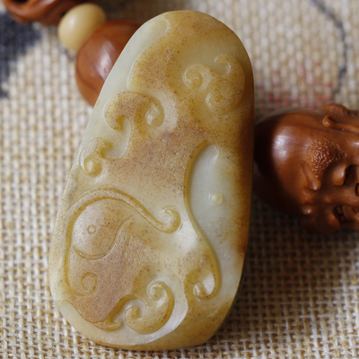 赏玉秀才新疆和田玉黄沁籽料守护玉牌子吊坠真皮独籽苏工仿古虎面