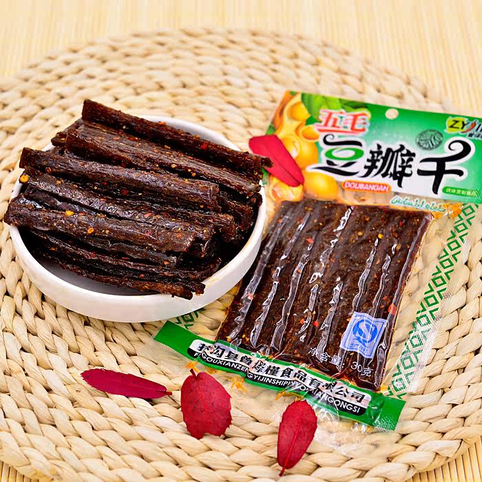 60袋包邮 80后经典回忆零食 调味面制品 五毛豆瓣干 辣条30g