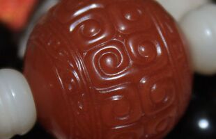 苏州玉雕名家石虫工作室 四川凉山顶级联合料2.0南红珠 卷云纹