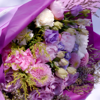 鹿官和花节日情人草玫瑰混搭花束生日祝福上海同城鲜花速递