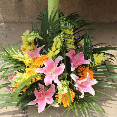 昆明花店鲜花同城速递 特价开业乔迁庆典红玫瑰鲜花大花球花篮