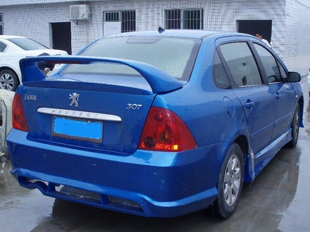 04-07老款标致307改装大包围 东风307前后杠侧裙加装汽车小尾翼