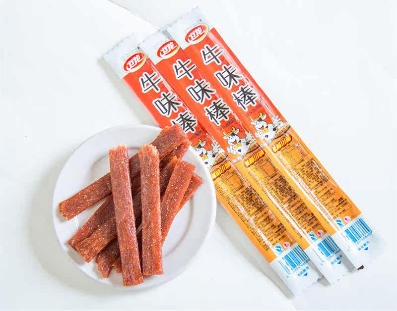 卫龙亲嘴烧牛味棒麻辣素食大辣条小吃1100g整盒100片面筋零食包邮