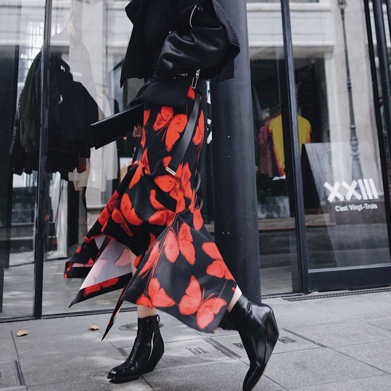 > lamps女装 阿水时尚复古蝴蝶印花长裙 不规则拼接下摆chic半身裙