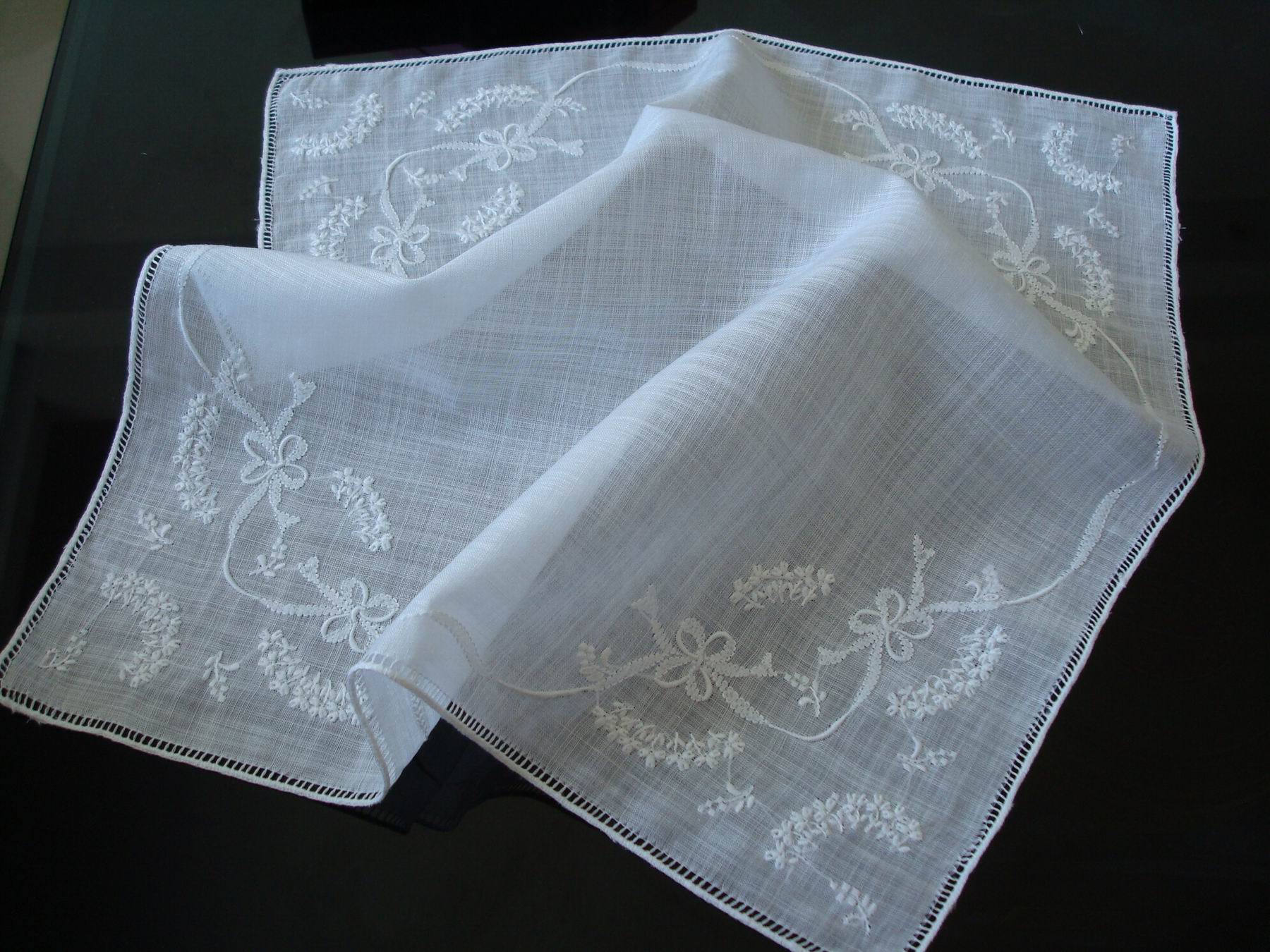 手作之美 收藏级 手工刺绣手帕 丝薄手绢 e-1