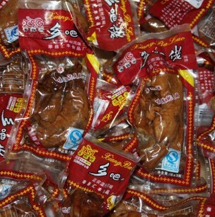 乡巴佬 怀旧零食 乡巴佬鸡脖 卤香酱香鸡脖子 22元40个 包邮