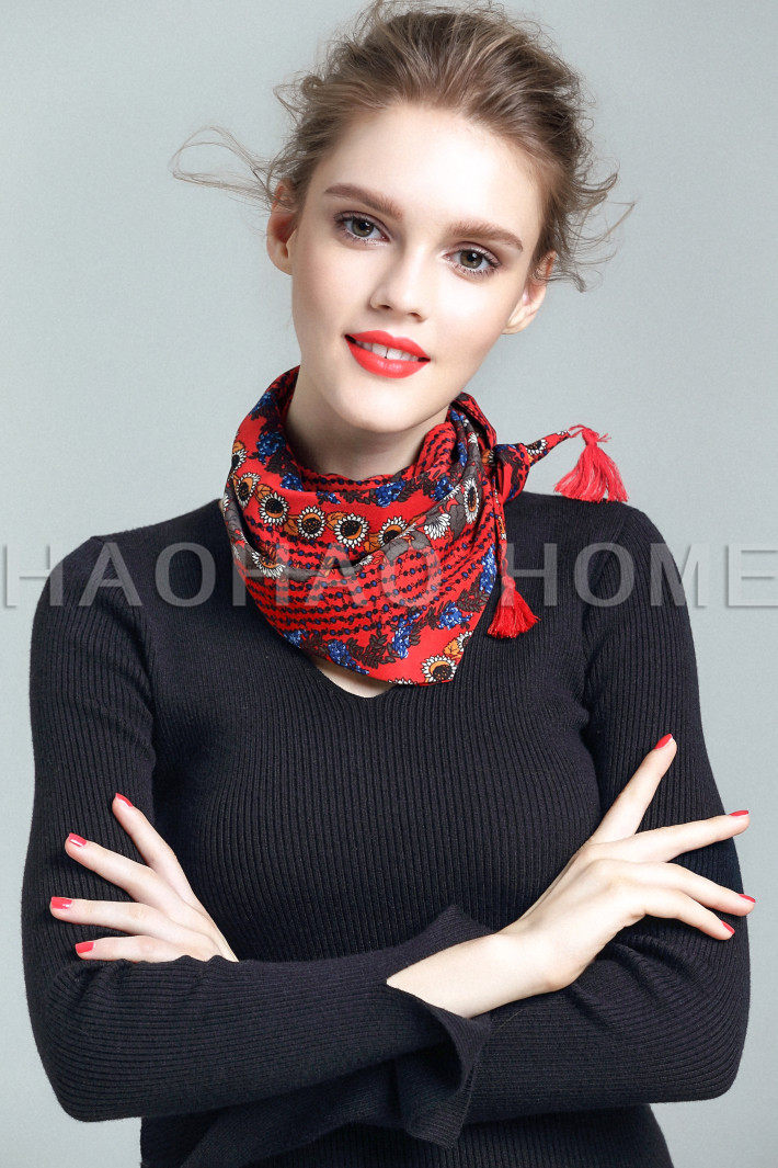 特欧洲站秋冬欧货花图案印花丝质流苏百搭围巾小丝巾围脖h611799