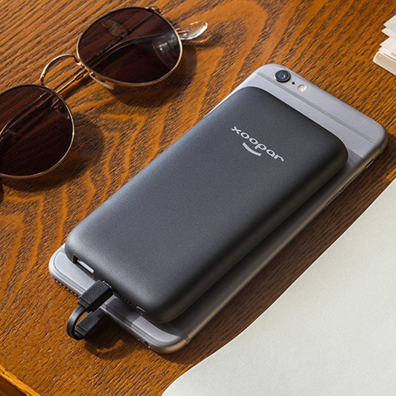 xoopar便携背夹充电宝 超薄手机通用吸盘移动电源 外挂小巧自带线
