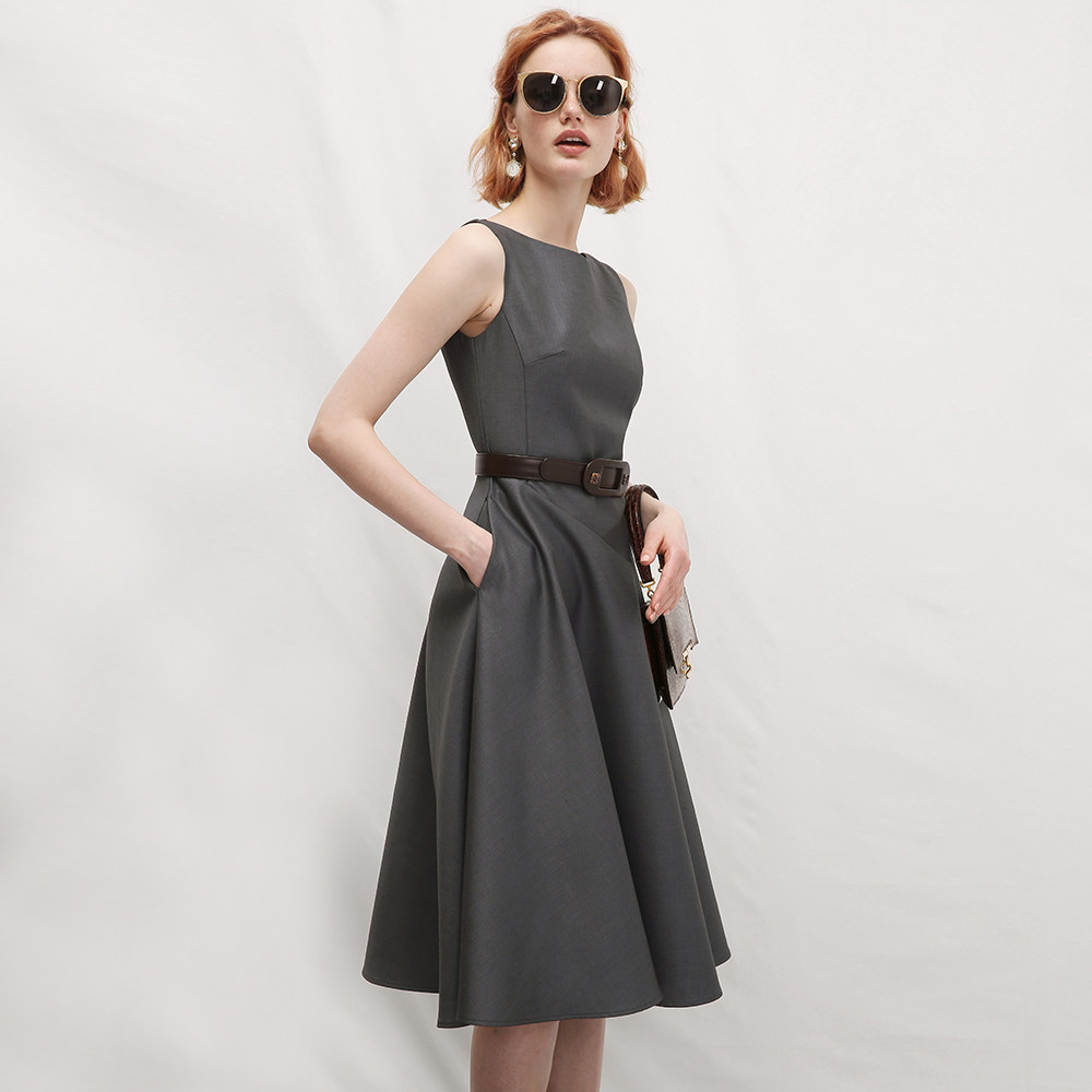 奥芝国 优雅女士 复古通勤立体剪裁修身无袖高腰a字连衣裙女春夏