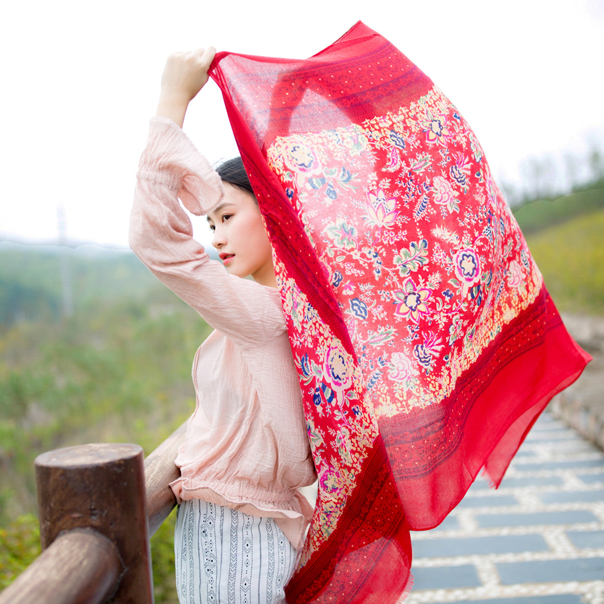 夏云南红色围巾旅游拍照披肩两用女西藏长款海边防晒沙滩印花丝巾