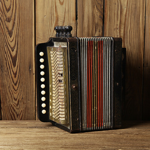 风琴vintage 橱窗陈列 复古 德国霍纳 老手风琴